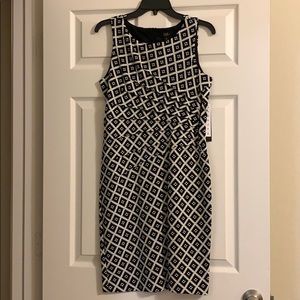 Black and Ivory Sleeveless Fitted Sheath Dress